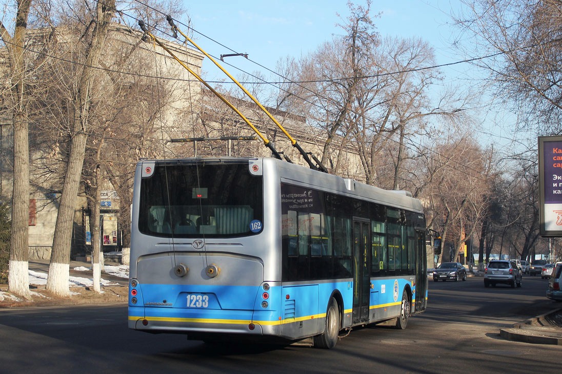 Almaty, YoungMan JNP6120GDZ (Neoplan Kazakhstan) # 1233