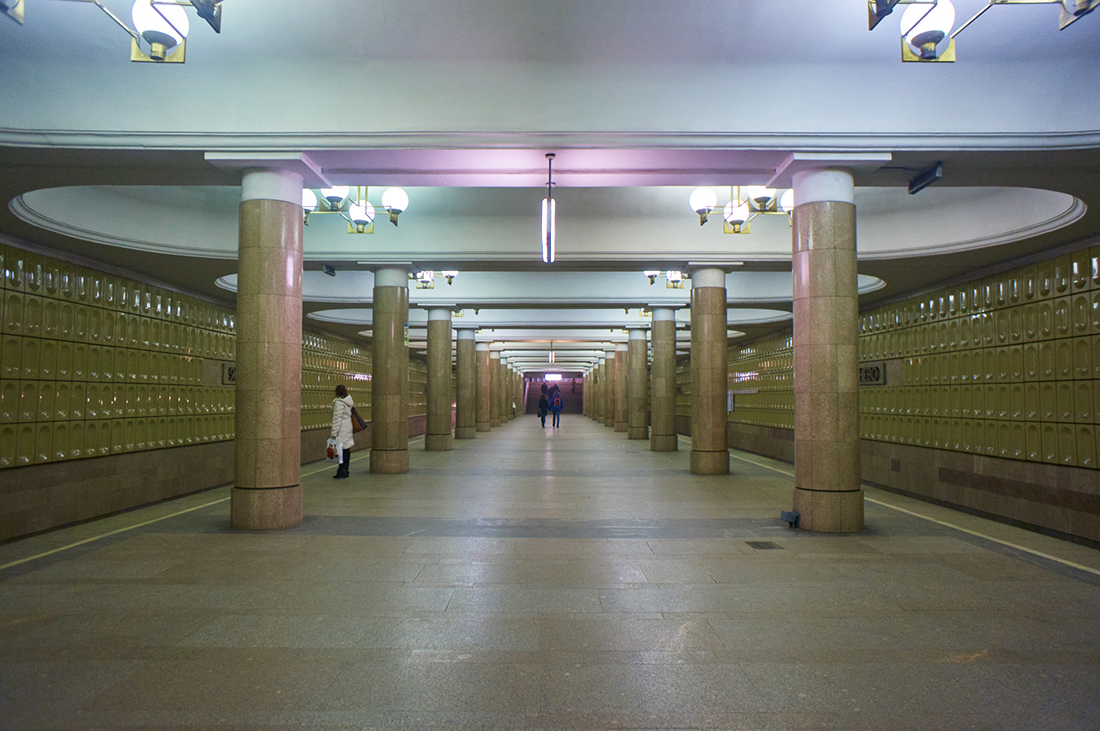 Вокзал ясенево. Станция метро Ясенево. Станция Ясенево Москва. Московское метро Калужско-Рижская линия. Калужско-Рижская линия Ясенево.