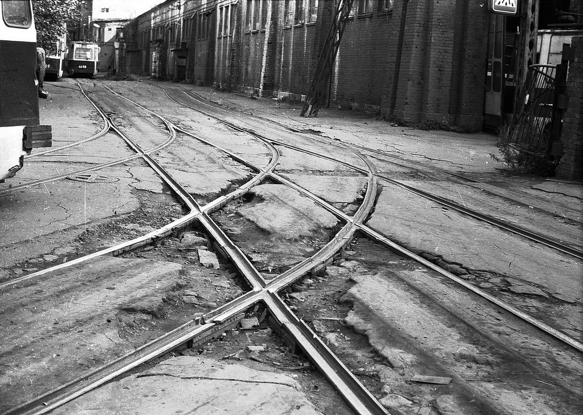 Szentpétervár, LM-68M — 4498; Szentpétervár — Historic Photos of Tramway Infrastructure; Szentpétervár — Tramway depot # 4
