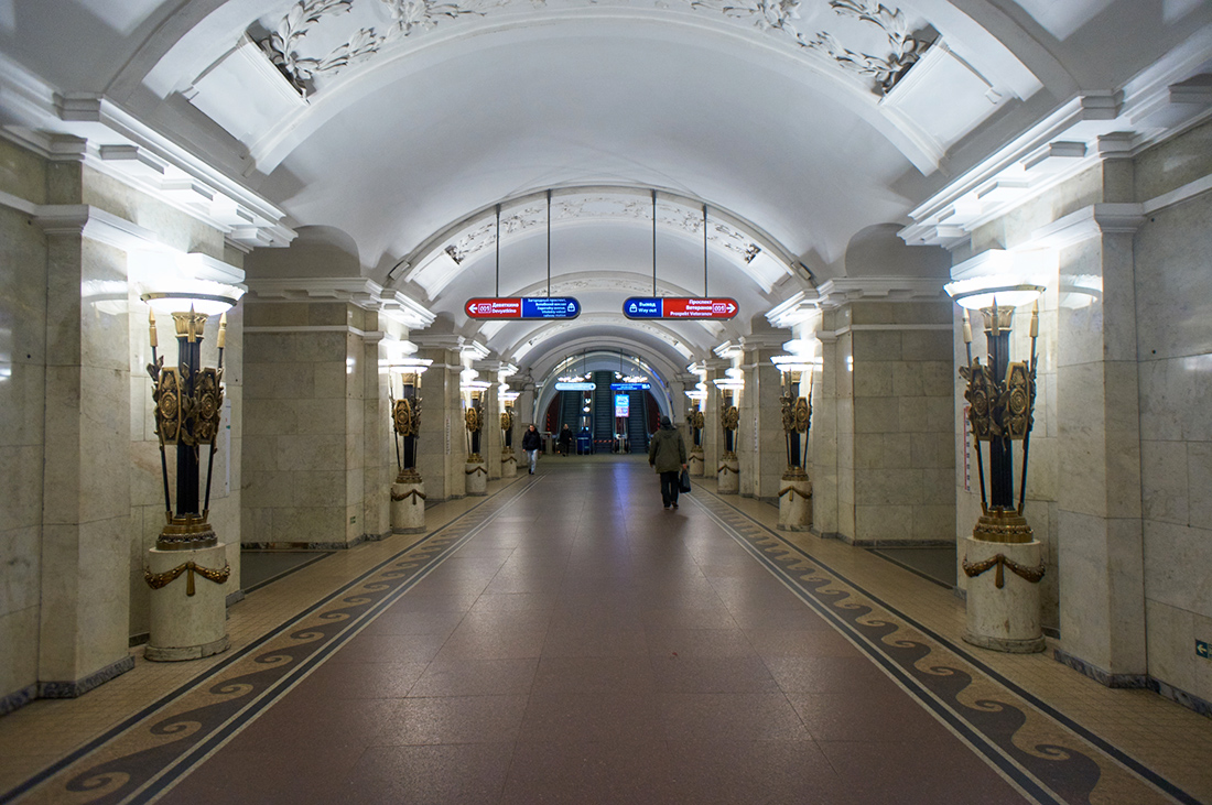 Sanktpēterburga — Metro — Line 1