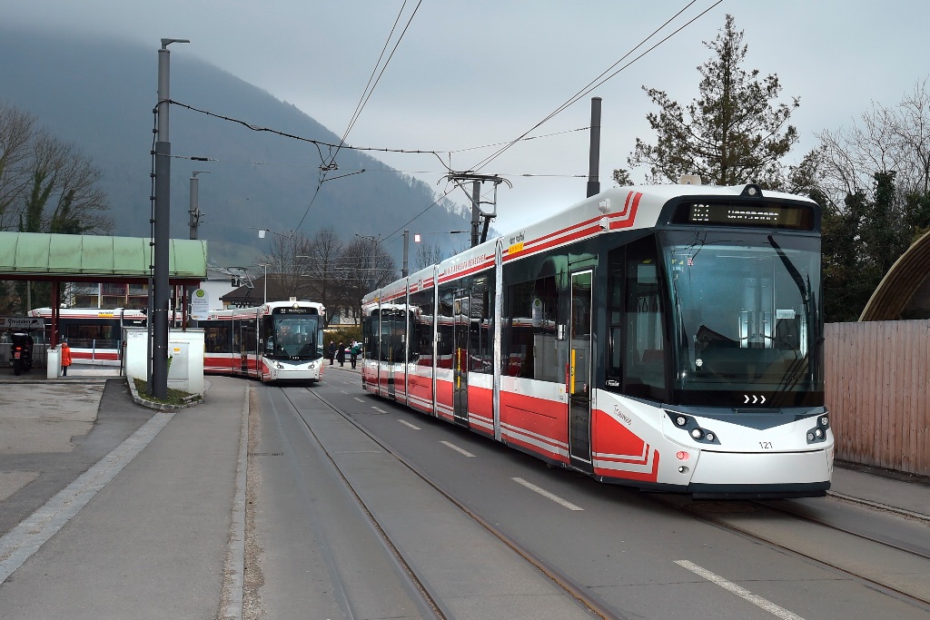 Gmunden - Vorchdorf - Lambach, Vossloh Tramlink V3 nr. 121; Gmunden - Vorchdorf - Lambach — Official Introduction of Tramlink trams 12.03.2016