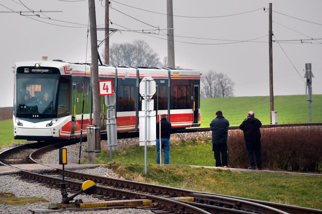 Gmunden - Vorchdorf - Lambach, Vossloh Tramlink V3 № 122; Gmunden - Vorchdorf - Lambach — Official Introduction of Tramlink trams 12.03.2016