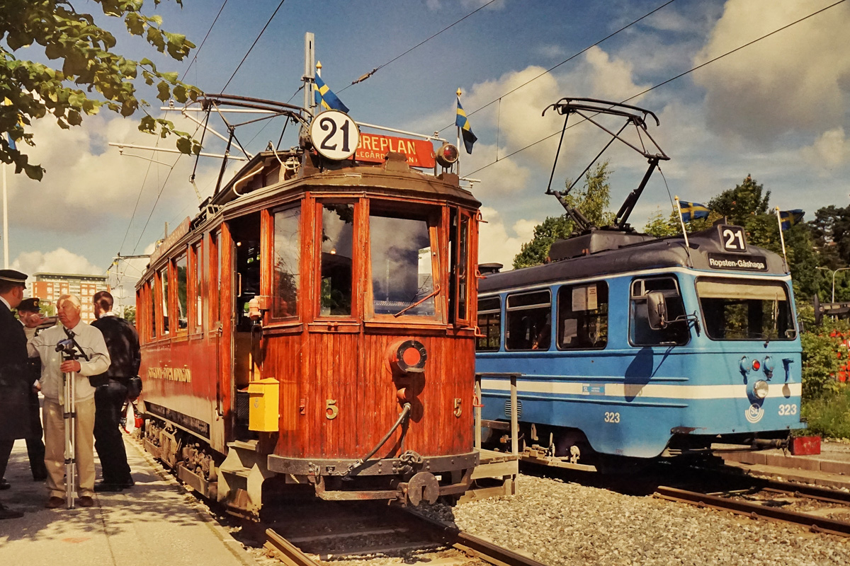 Malmköping, ASEA 2-axle motor сar № 5; Stockholm, ASEA A30B № 323