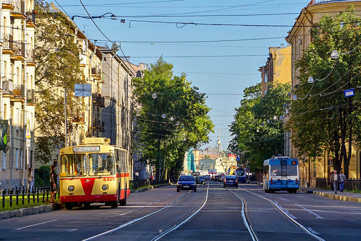 St Petersburg, ZiU-682B nr. 4409; St Petersburg, BKM 321 nr. 2432; St Petersburg — Tram lines and infrastructure; St Petersburg — Trolleybus lines and infrastructure