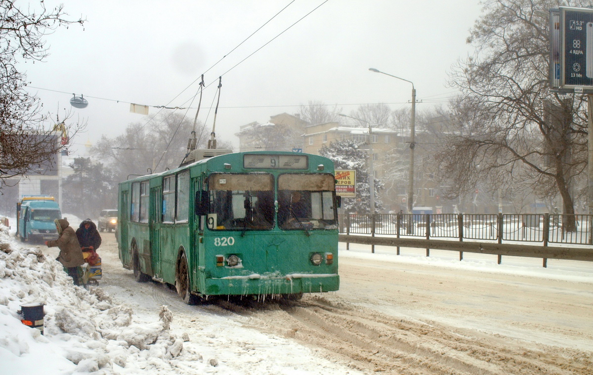 Одесса, ЗиУ-682В [В00] № 820; Одесса — 17.01.2016 — Снегопад и его последствия