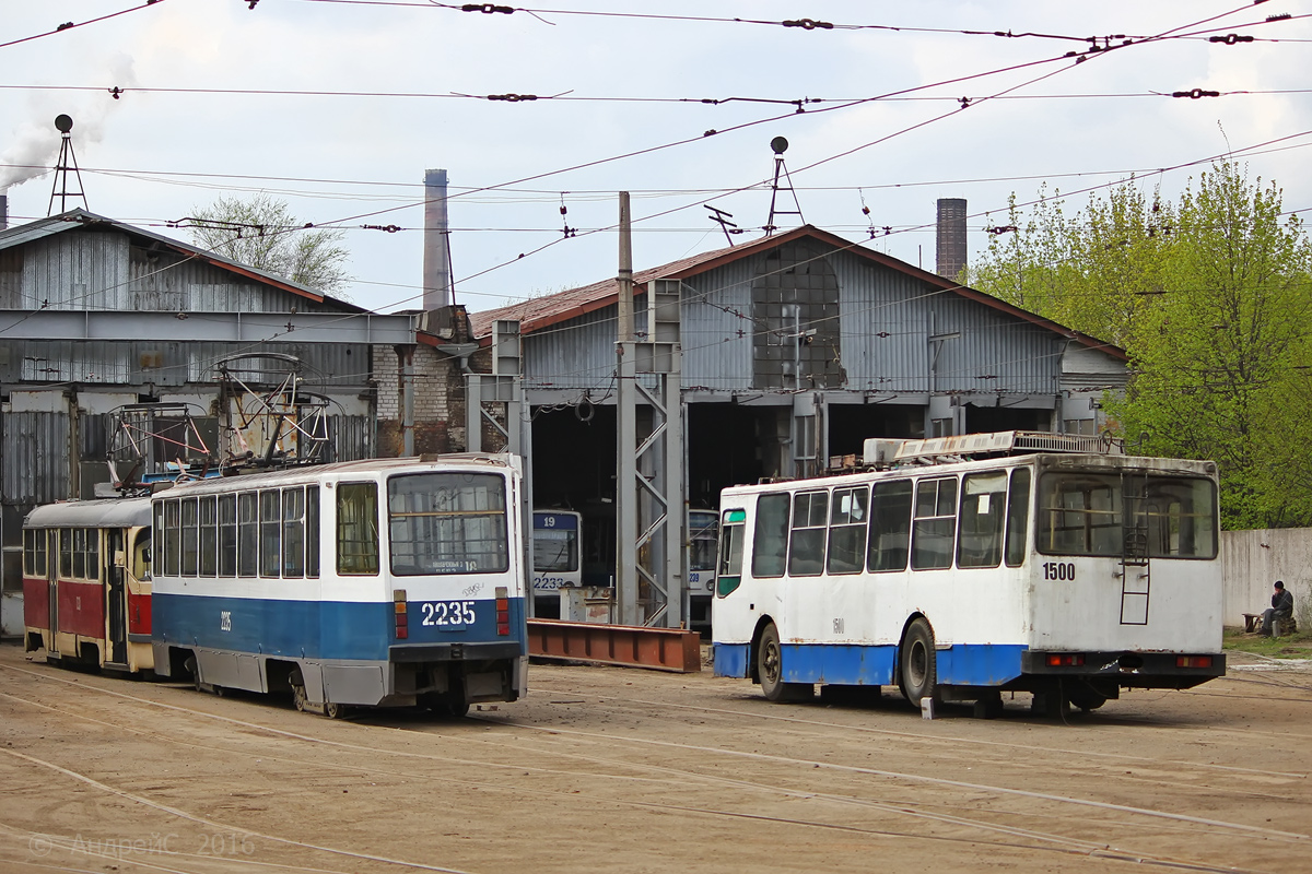 Днепр, 71-608КМ № 2235; Днепр, ЮМЗ Т2 № 1500; Днепр — Территория трамвайных депо