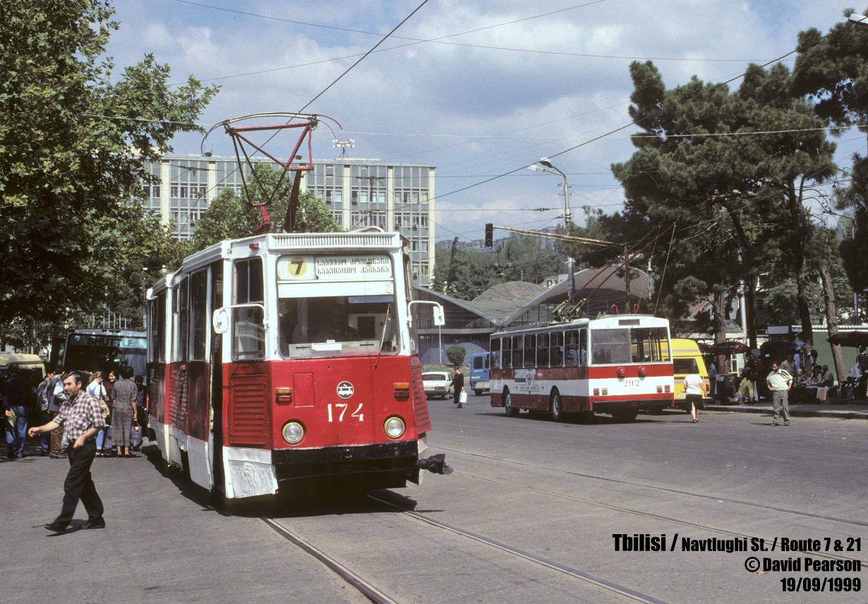 Tbilisi, 71-605 (KTM-5M3) č. 174; Tbilisi, Škoda 14Tr02/6 č. 292