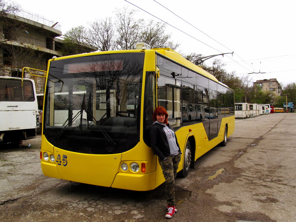 Novorossiysk, VMZ-5298.01 “Avangard” # 45; Electric transport employees; Novorossiysk — New trolleybuses