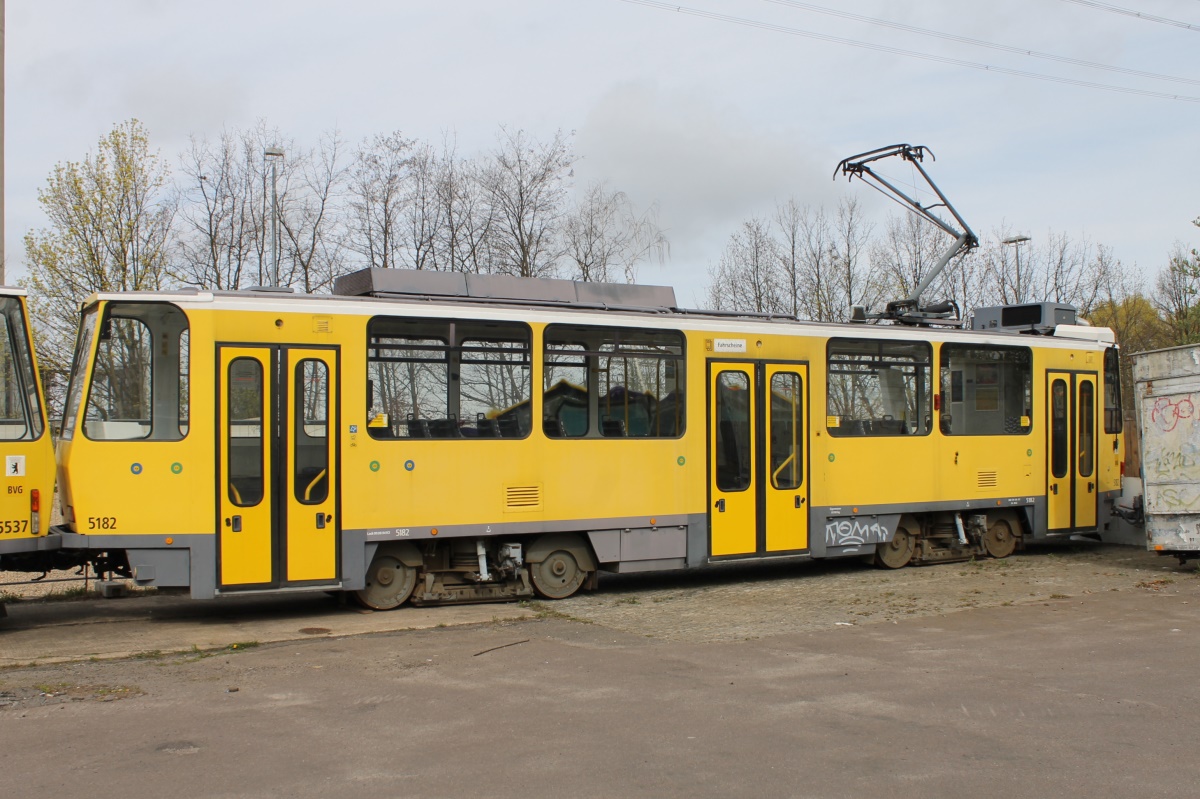 Berlín, Tatra T6A2M č. 5182