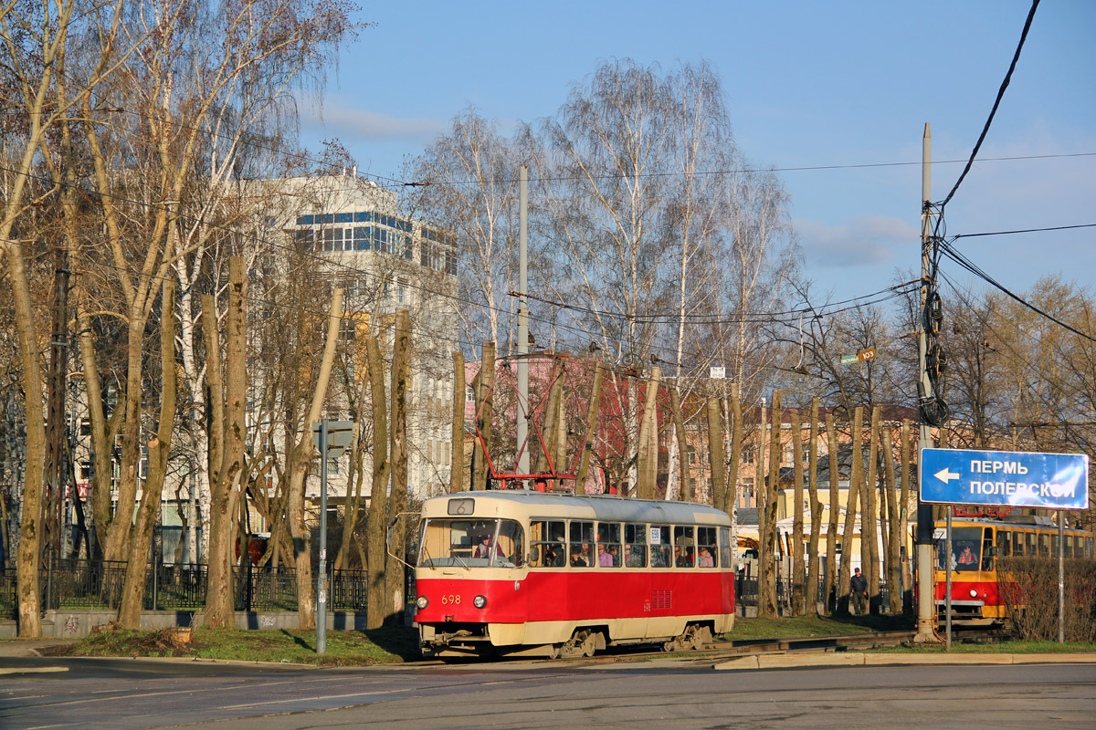 Jekatyerinburg, Tatra T3SU — 698