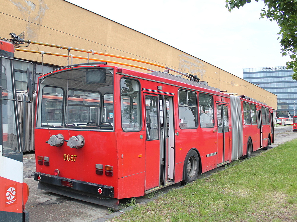 Bratislava, Škoda 15Tr13/6M č. 6637