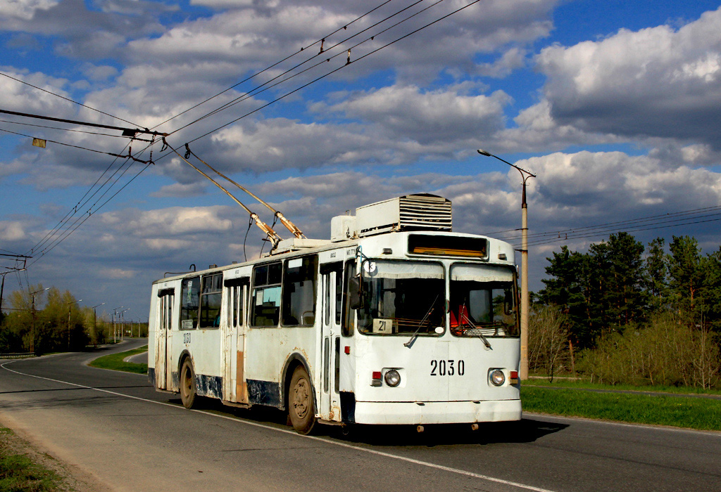 4 троллейбус тольятти. ЗИУ 682 В Тольятти. Троллейбус ЗИУ 682. ЗИУ-682в-012. Троллейбус Тольятти.