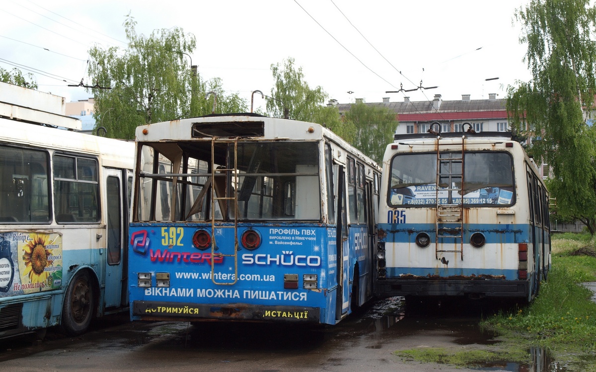 Львов, Škoda 14Tr08/6 № 592; Львов, ЛАЗ-52522 № 035