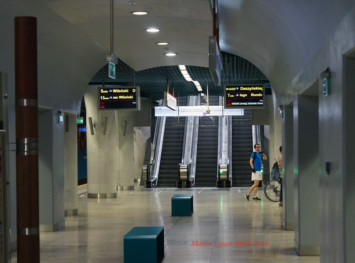 Warschau — Metro