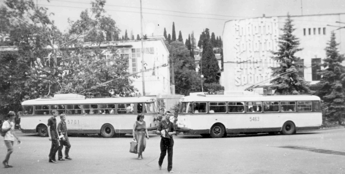 Крымский троллейбус, Škoda 9TrH27 № 5701; Крымский троллейбус, Škoda 9Tr18 № 5463; Крымский троллейбус — Исторические фотографии (1959 — 2000)