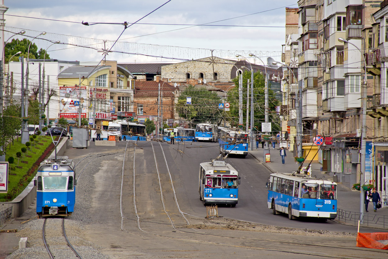 Winnica, SWS/SIG/BBC Be 4/6 "Mirage" Nr 271; Winnica, ZiU-682V-012 [V0A] Nr 271; Winnica, ZiU-682G [G00] Nr 315; Winnica — Reconstruction of the tram line on Gagarin square