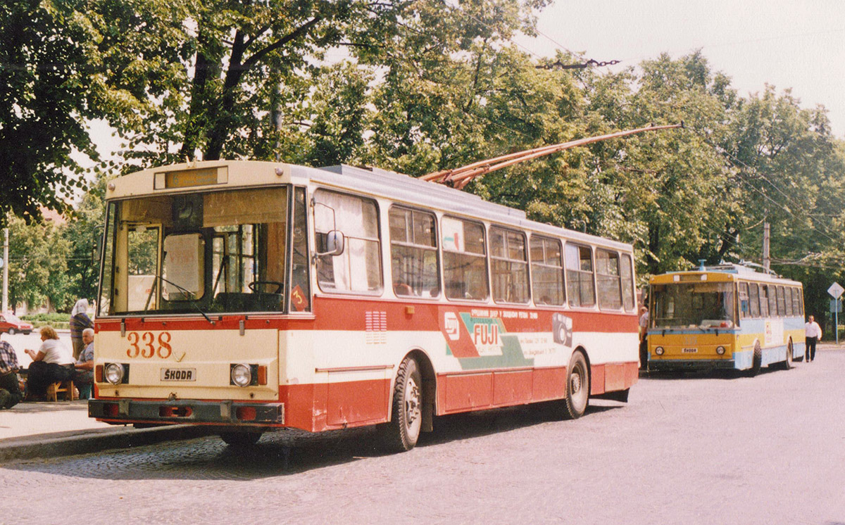 Черновцы, Škoda 14Tr07 № 338; Черновцы, Škoda 14Tr03 № 335; Черновцы — Исторические фотографии (1992-2000 годов)