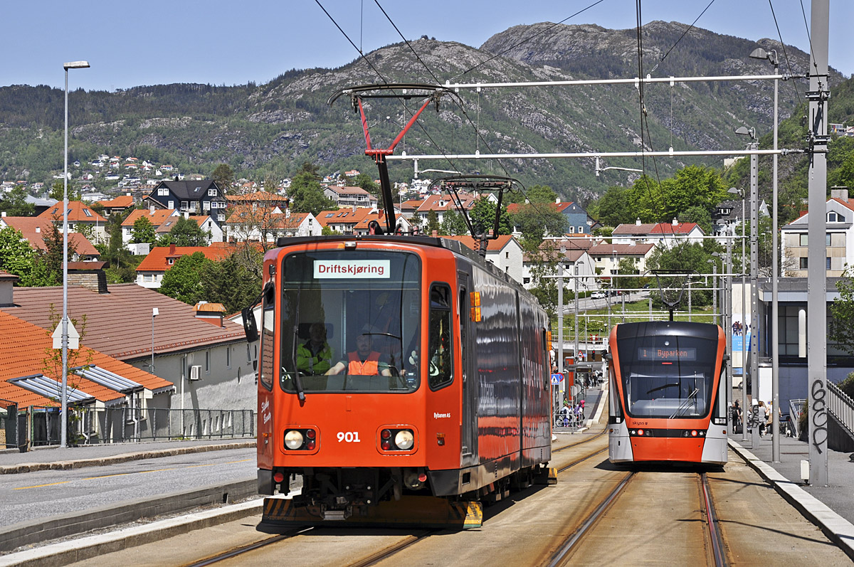 Bergenas, LHB TW600 nr. 901; Bergenas, Stadler Variobahn nr. 213