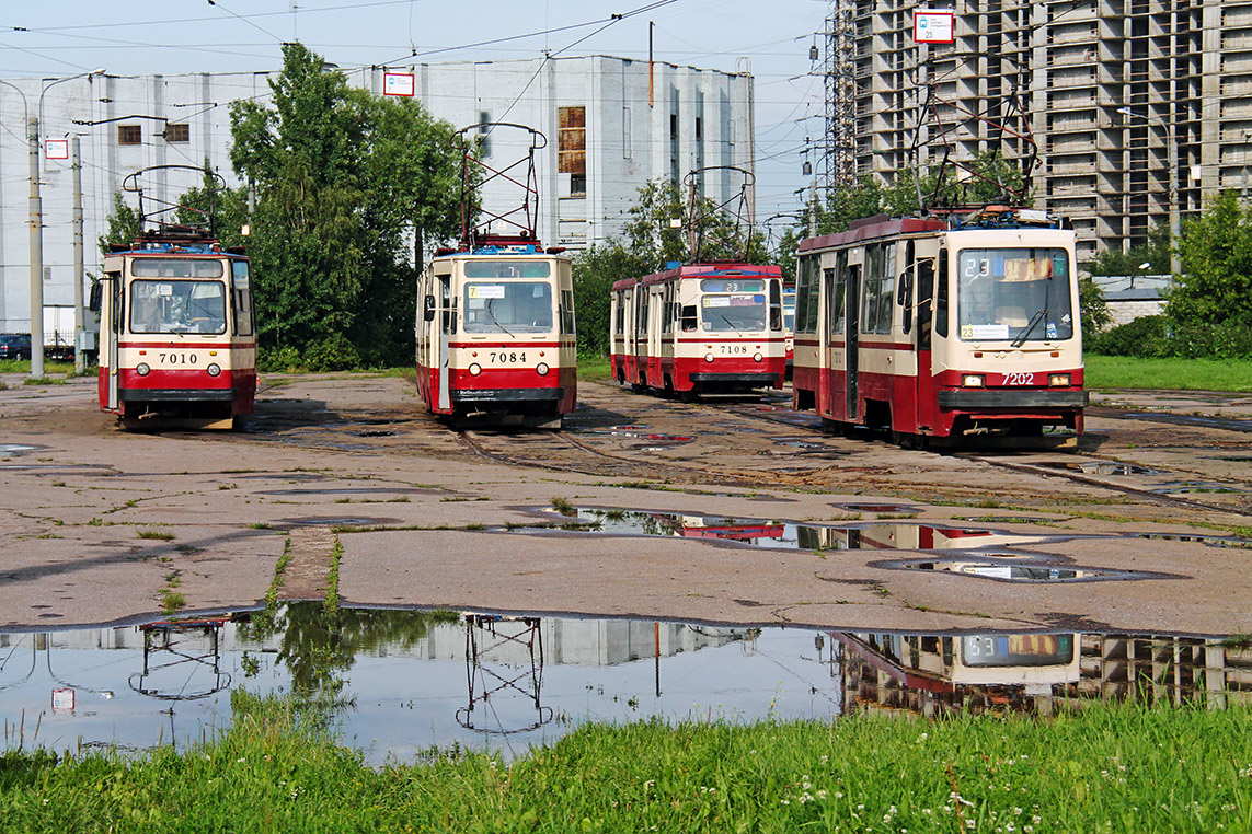 Санкт-Петербург, ЛВС-86К № 7084; Санкт-Петербург, 71-147К (ЛВС-97К) № 7108; Санкт-Петербург, 71-134К (ЛМ-99К) № 7202; Санкт-Петербург — Конечные станции и разворотные кольца