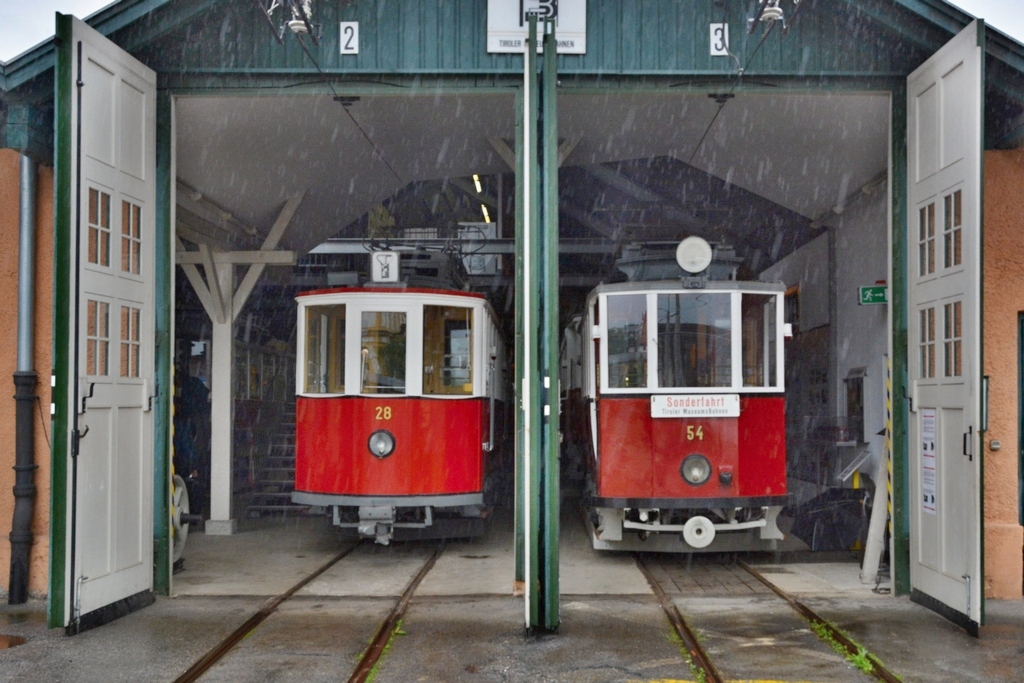 Innsbruck, SIG/S&H Ce 2/2 № 28; Innsbruck, Graz 2-axle motor car № 54