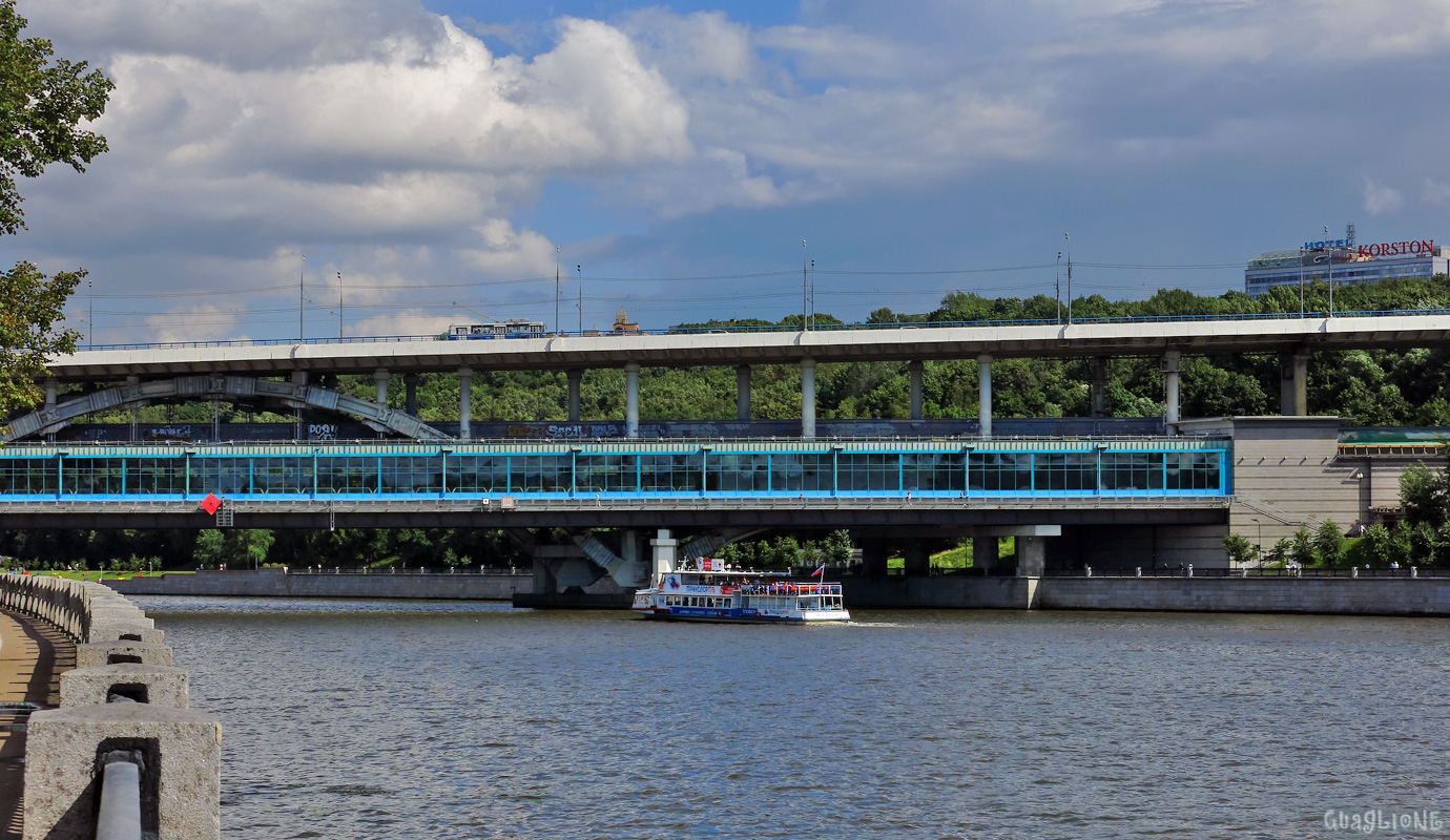 Москва — Метрополитен — [1] Сокольническая линия; Москва — Троллейбусные линии: ЮЗАО