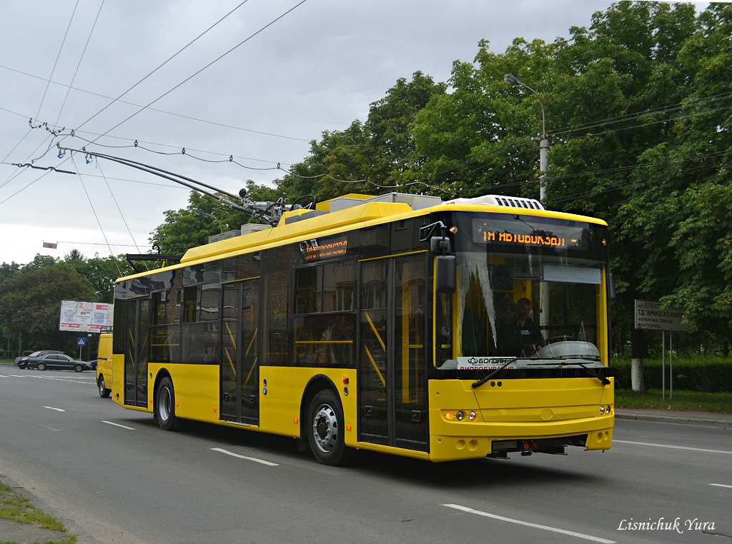 赫梅利尼次基, Bogdan T70117 # 018; 盧茨克 — New Bogdan trolleybuses