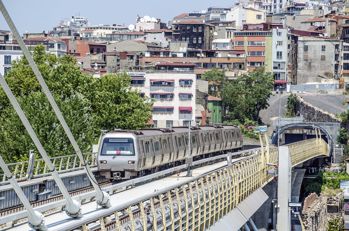 Istamboul — Metropolitan — M2 line (Yenikapı — Seyrantepe / Hacıosman)