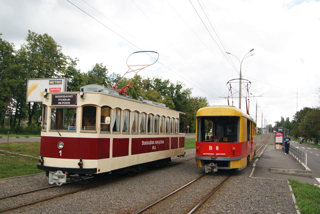 Винница, Двухосный моторный вагон № 1; Винница, Tatra T4SU № В-8
