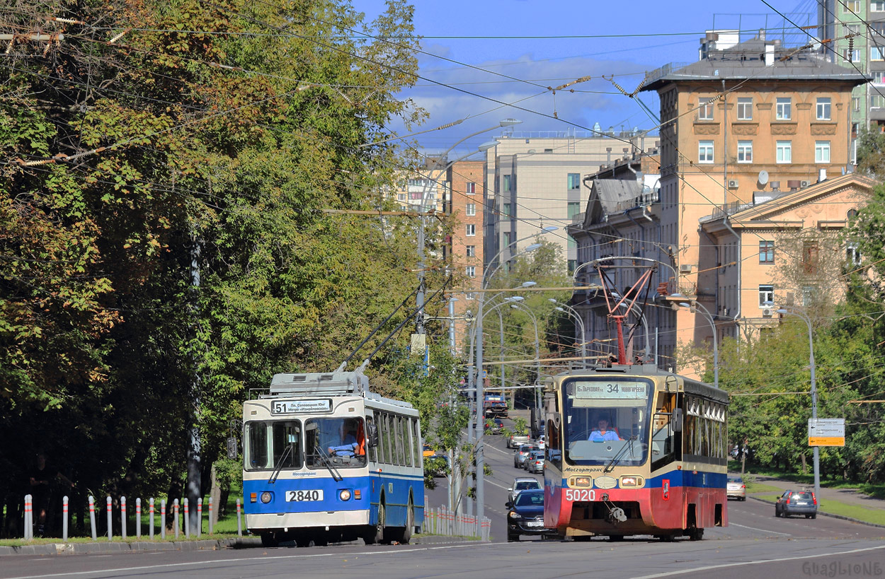 Moskva, ZiU-682GM1 (with double first door) č. 2840; Moskva, 71-619K č. 5020