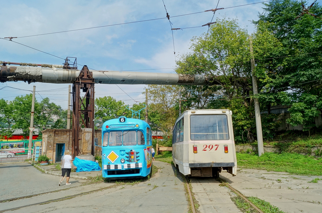Владивосток, РВЗ-6М2 № 222; Владивосток, 71-605 (КТМ-5М3) № 297; Владивосток — Тематические трамваи