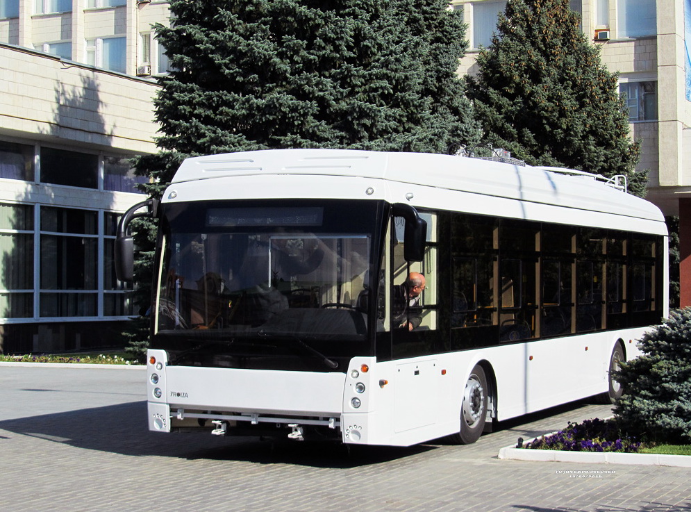 Saratov — Presentation of the trolleybus Trolza-5265.02 "Megapolis" in the framework of the visit of the mayor of Moscow SS. Sobyanin
