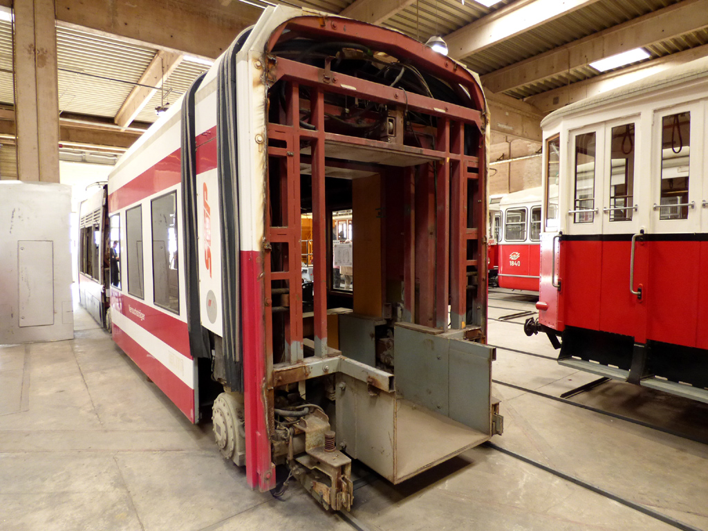 Wien, SGP ULF Prototype Nr. ULF-197; Wien — Tag des Denkmals 2016