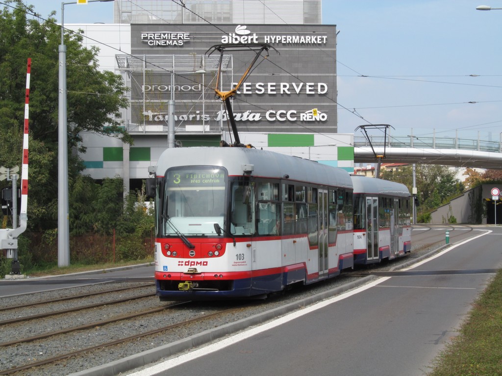 Olomouc, Vario LF+/O № 104; Olomouc, Vario LF+/O № 103