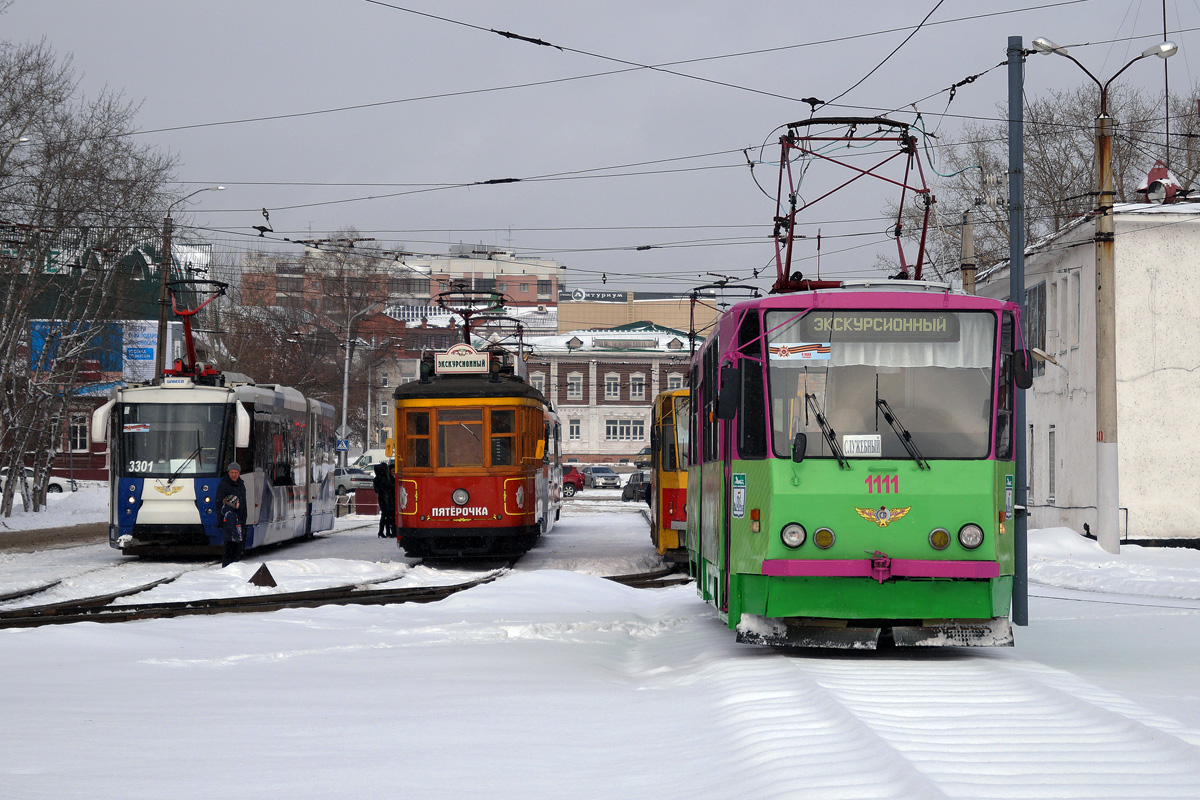 Barnaul, Kh № Пятёрочка; Barnaul, Tatra T6B5SU № 1111