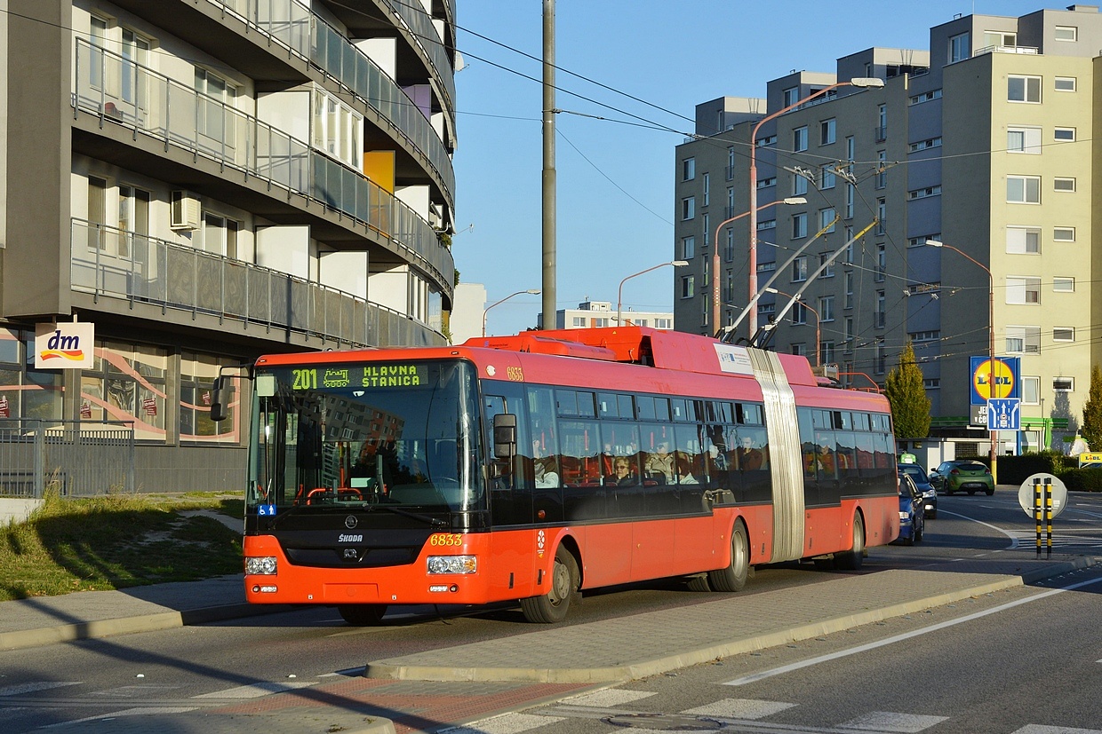Bratislava, Škoda 31Tr SOR # 6833