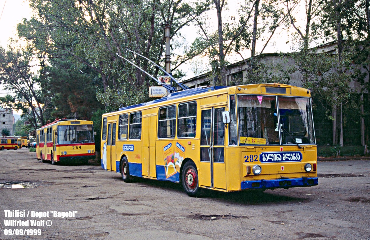 Tbilisi, Škoda 14Tr02/6 č. 282; Tbilisi, Škoda 14Tr02 č. 254