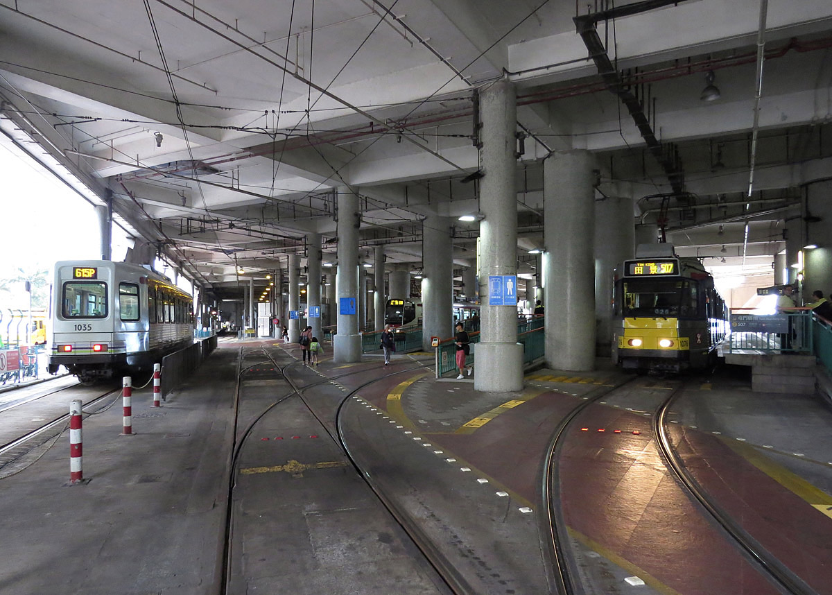 Гонконг, Comeng A2 Class № 1035; Гонконг, Kawasaki № 1076; Гонконг — Скоростной трамвай MTR — Линии и инфраструктура