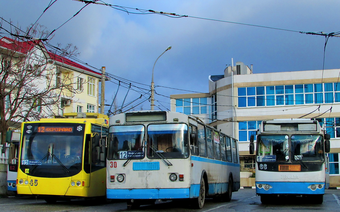 Novorossiysk, VMZ-5298.01 “Avangard” № 45; Novorossiysk, ZiU-682G-012 [G0A] № 30; Novorossiysk, ZiU-682G-016.04 № 66