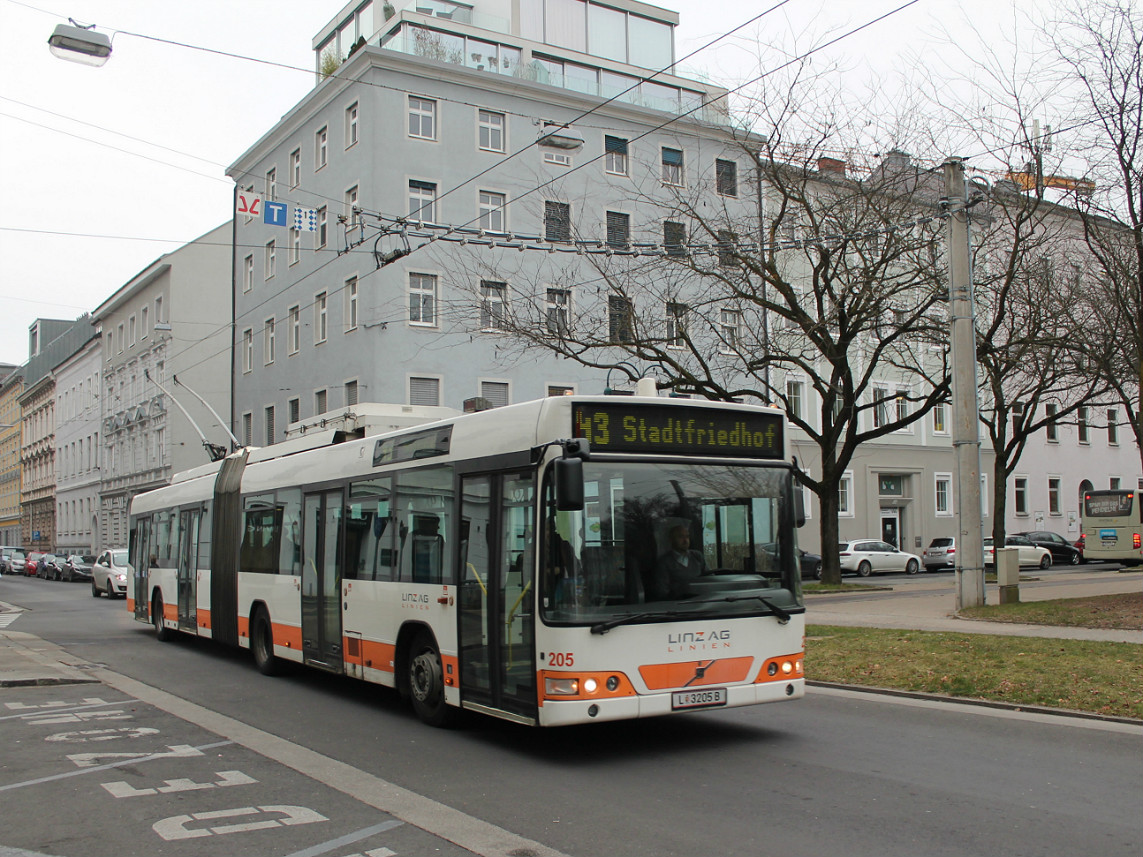 Linz, Volvo V 7000 AT — 205
