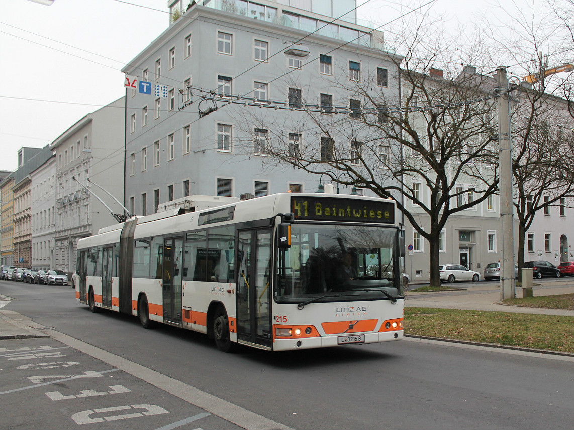 Linz, Volvo V 7000 AT č. 215