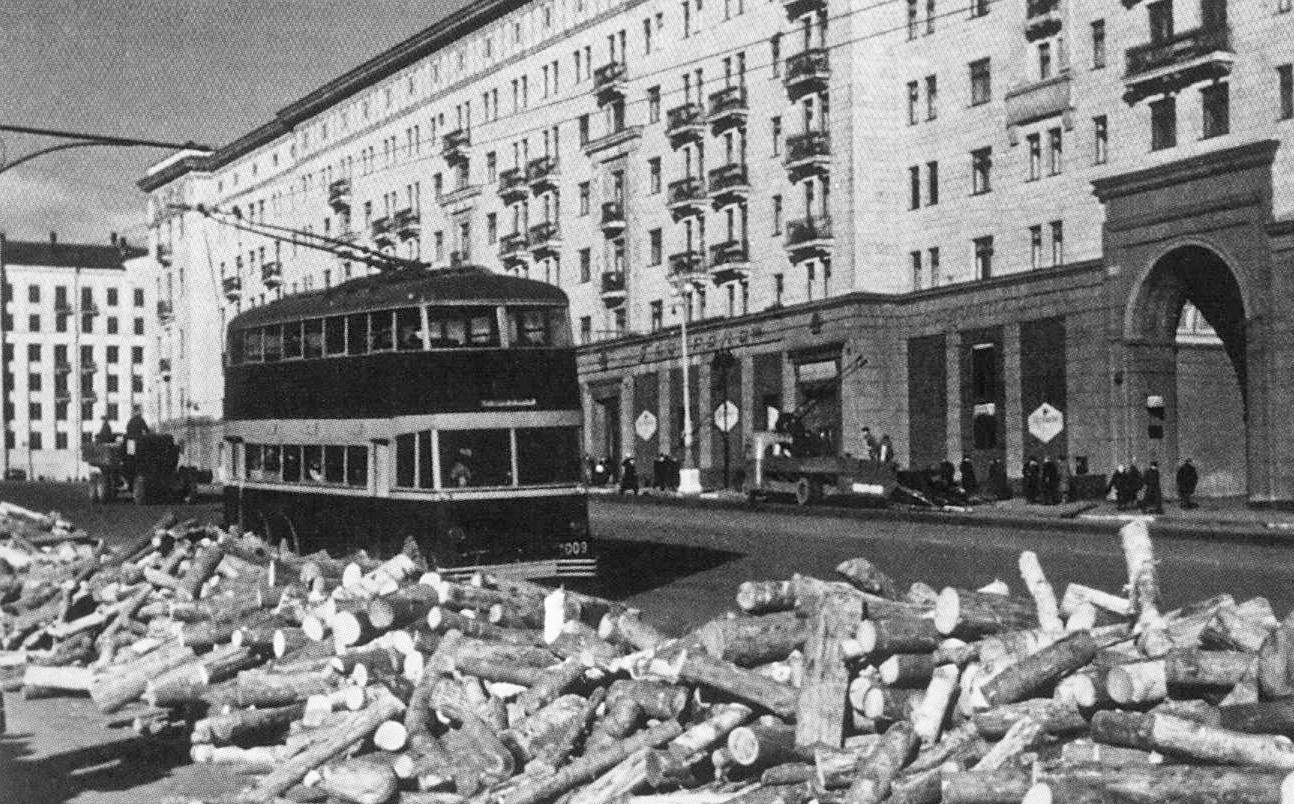 Moszkva, YaTB-3 — 1009; Moszkva — Historical photos — Double-Decker trolleybuses (1937-1953)