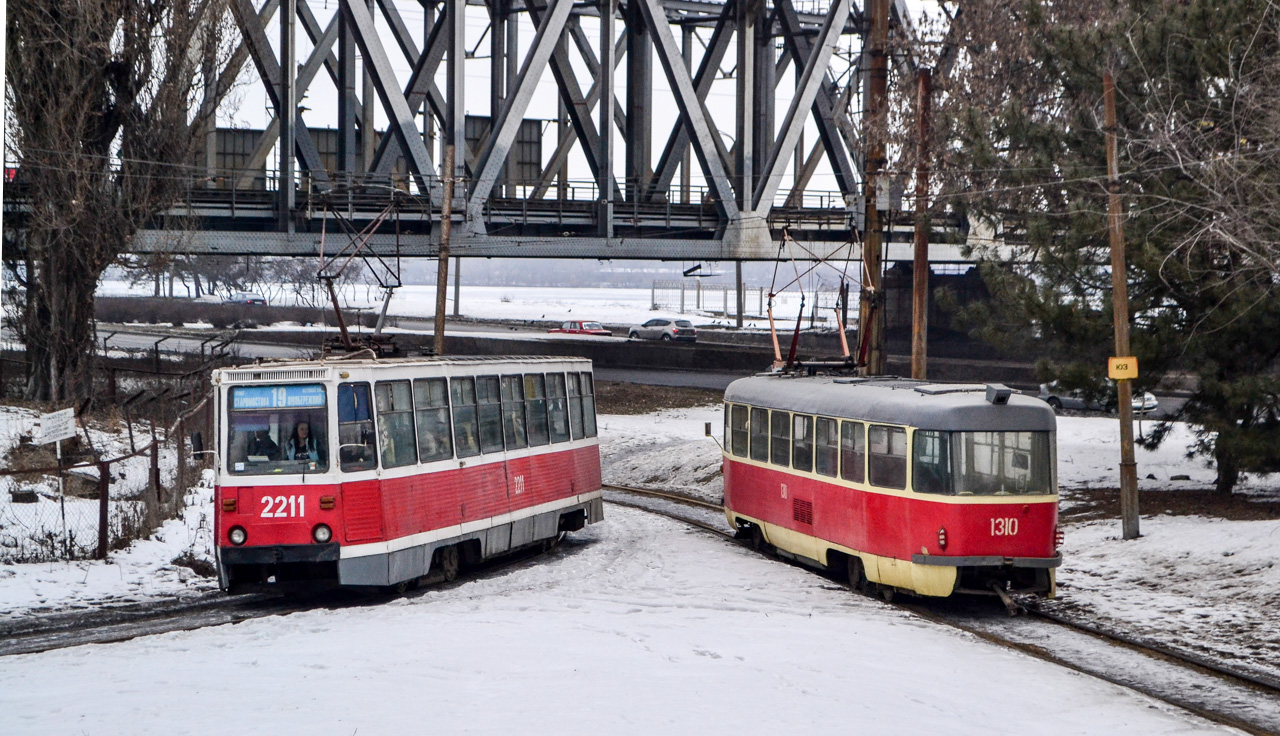 Dnipro, 71-605 (KTM-5M3) č. 2211; Dnipro, Tatra T3SU č. 1310