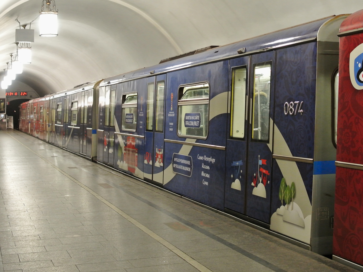 локомотив в метро