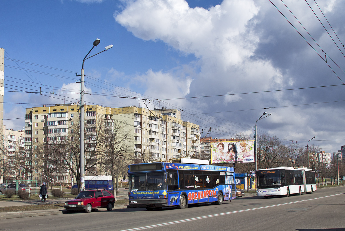 Kiev, MAZ-103T nr. 3716; Kiev, LAZ E301D1 nr. 4643