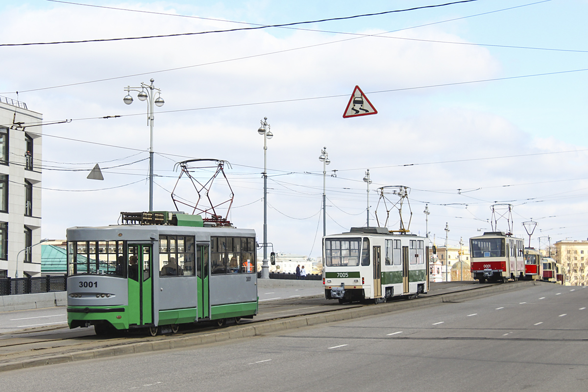 Москва, 71-135 (ЛМ-2000) № 3001; Москва, Tatra T7B5 № 7005; Москва, Tatra T6B5SU № 0001; Москва — Парад к 118-летию трамвая 15 апреля 2017