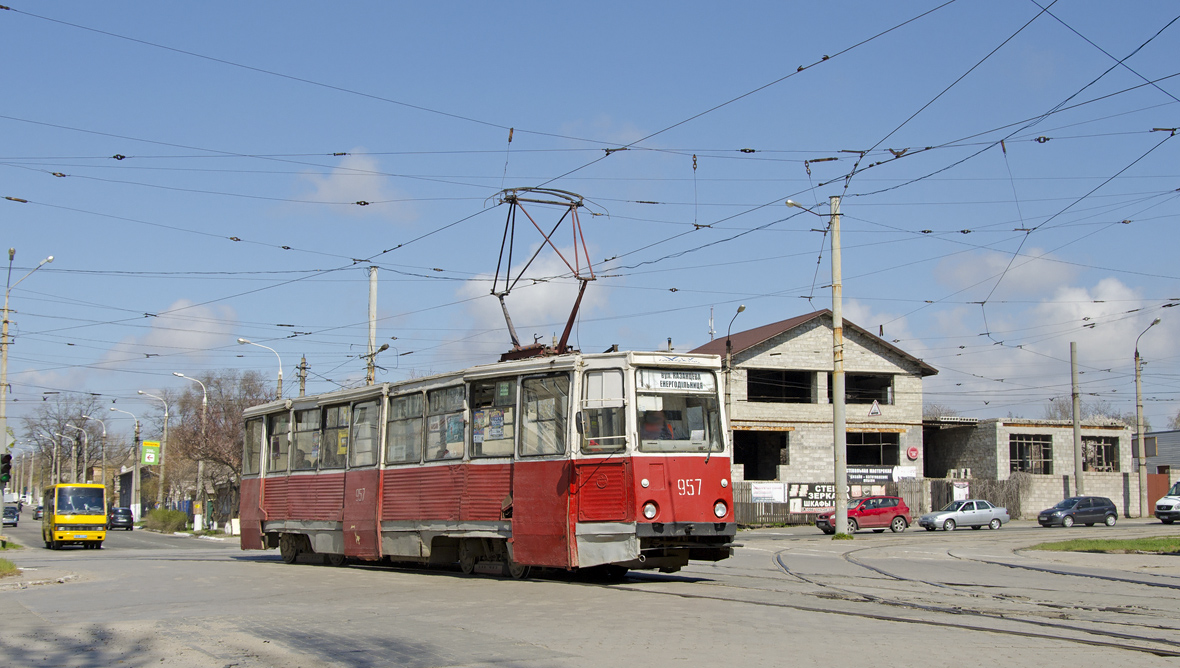 Mariupol, 71-605 (KTM-5M3) nr. 957