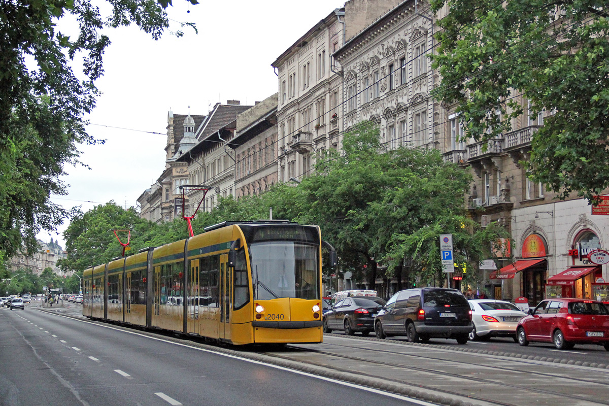 Budapest, Siemens Combino Supra NF12B — 2040