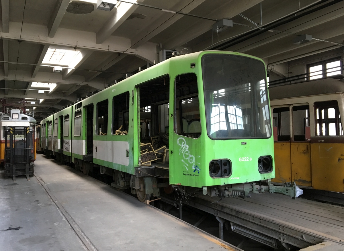 Budapesta, Duewag TW6000 nr. (6022); Budapesta — Tram depots