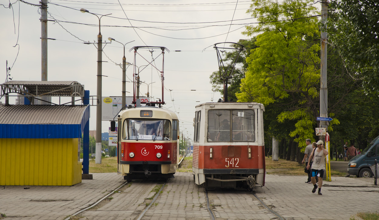 Мариуполь, Tatra T3SUCS № 709; Мариуполь, 71-605 (КТМ-5М3) № 542