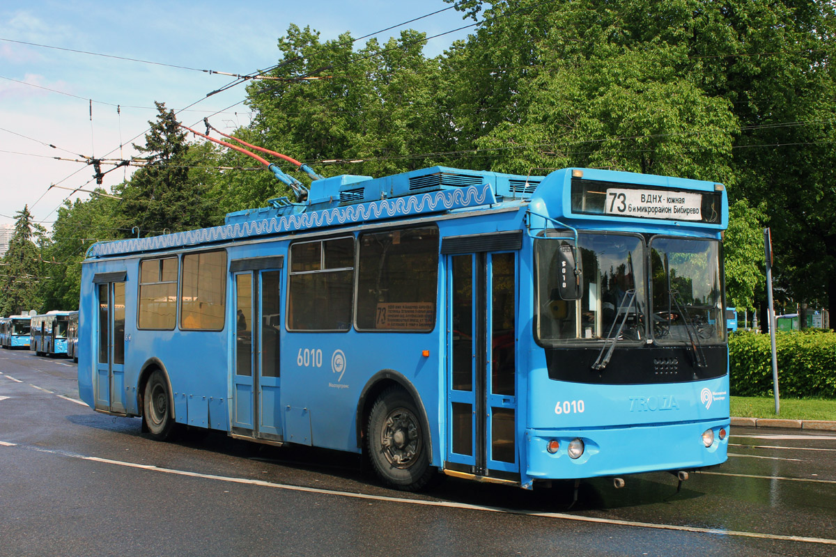 Троллейбус 682